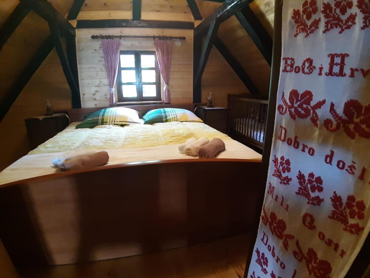 Kuca Za Odmor Poljanica Okicka Villa ยาสเตรบาร์สโก ภายนอก รูปภาพ