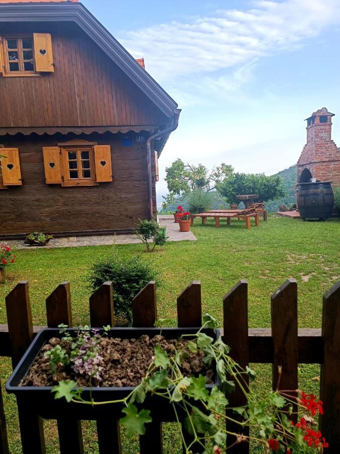Kuca Za Odmor Poljanica Okicka Villa ยาสเตรบาร์สโก ภายนอก รูปภาพ
