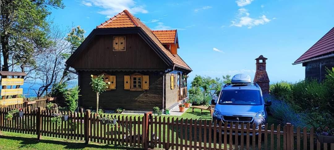 Kuca Za Odmor Poljanica Okicka Villa ยาสเตรบาร์สโก ภายนอก รูปภาพ