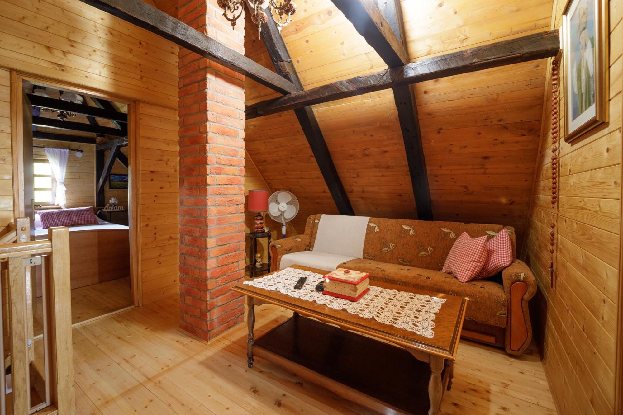Kuca Za Odmor Poljanica Okicka Villa ยาสเตรบาร์สโก ภายนอก รูปภาพ
