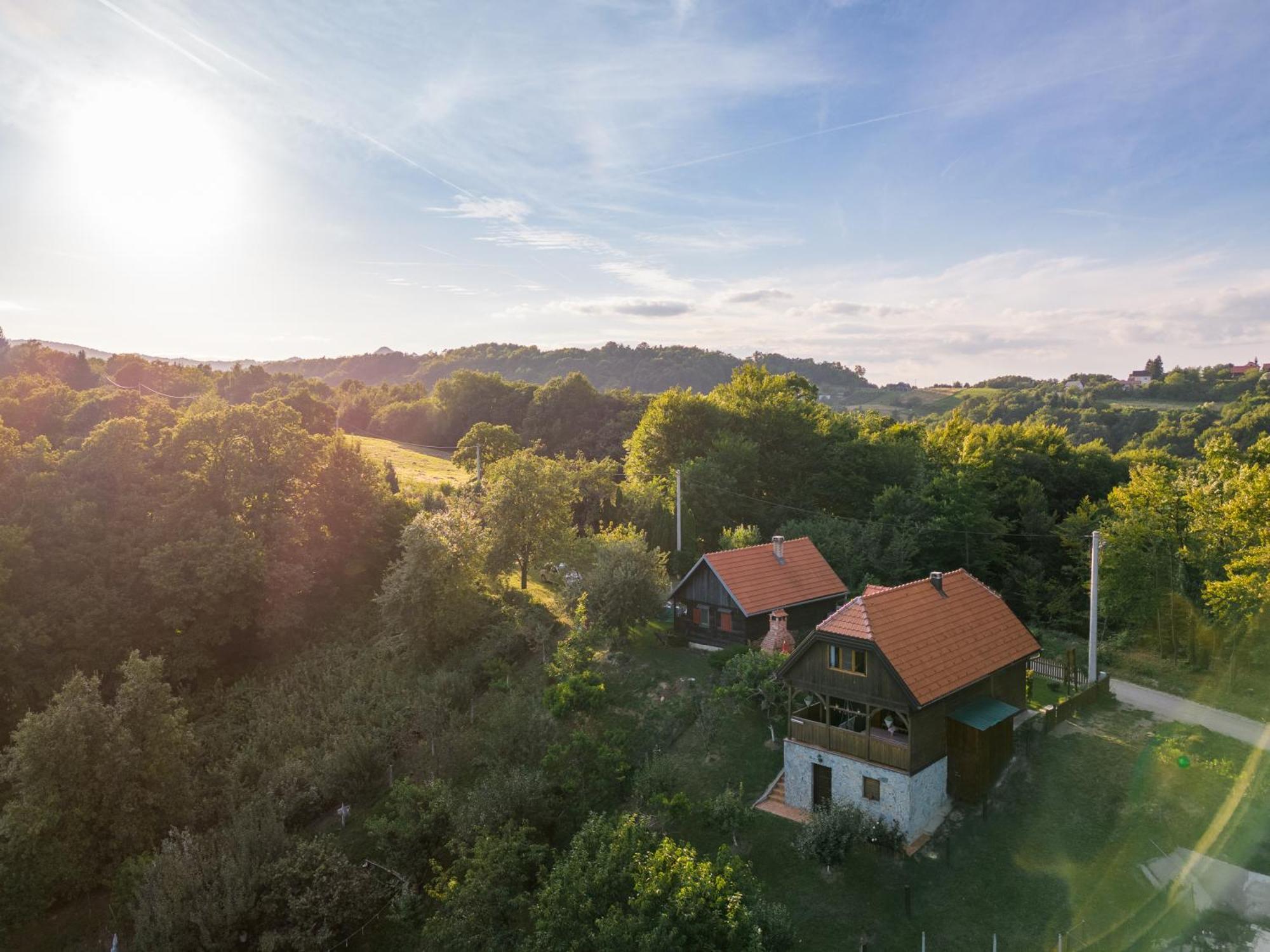 Kuca Za Odmor Poljanica Okicka Villa ยาสเตรบาร์สโก ภายนอก รูปภาพ