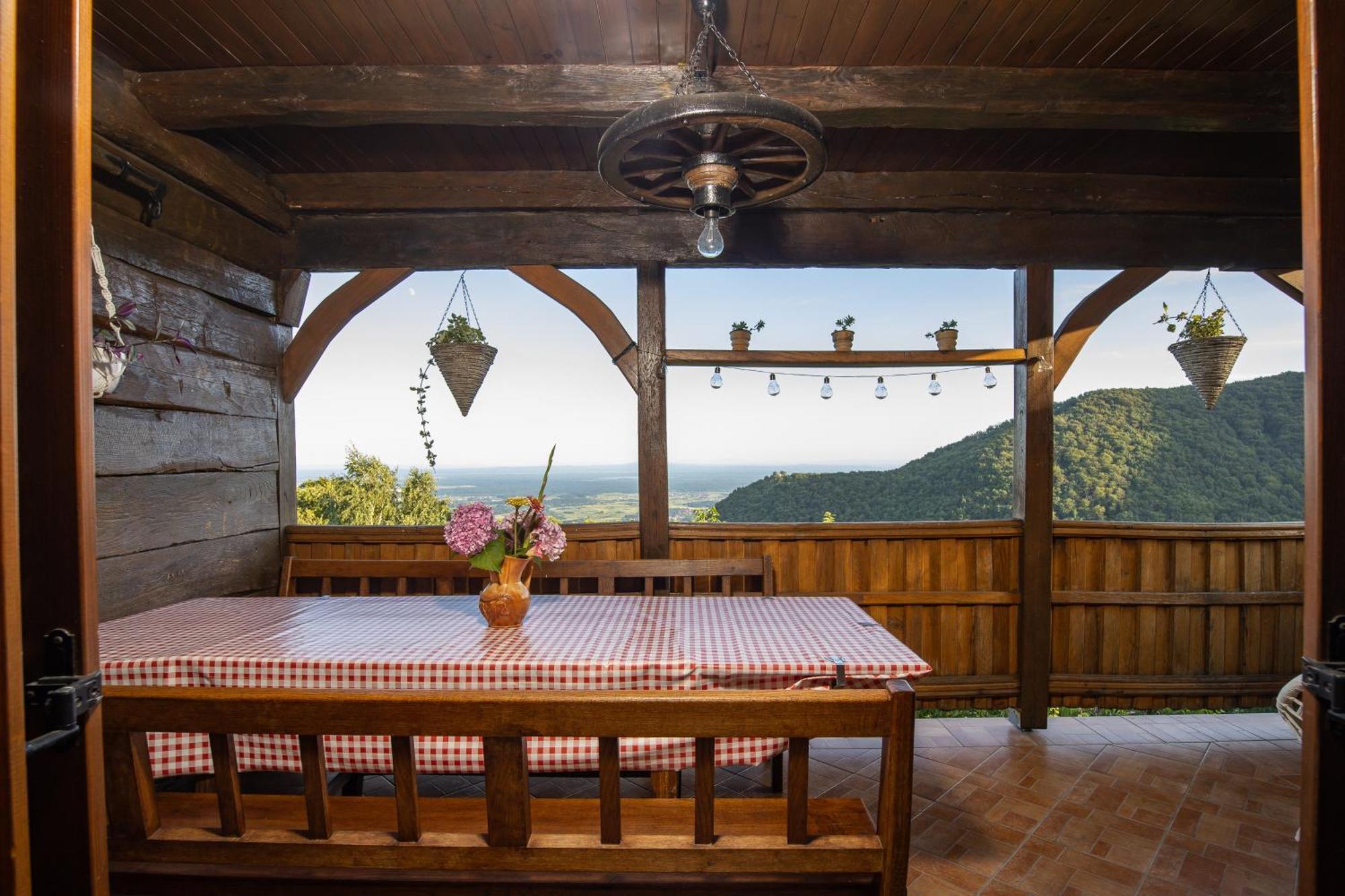 Kuca Za Odmor Poljanica Okicka Villa ยาสเตรบาร์สโก ภายนอก รูปภาพ