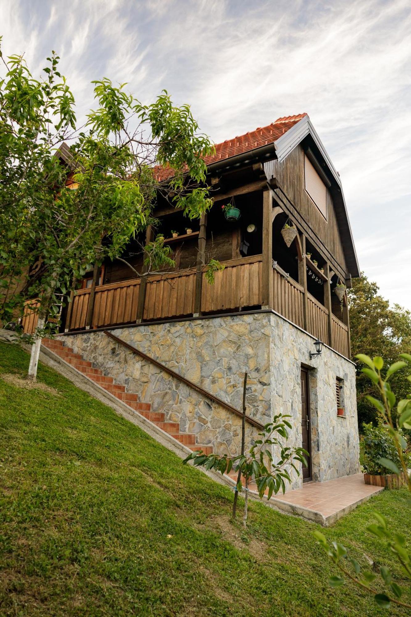 Kuca Za Odmor Poljanica Okicka Villa ยาสเตรบาร์สโก ภายนอก รูปภาพ