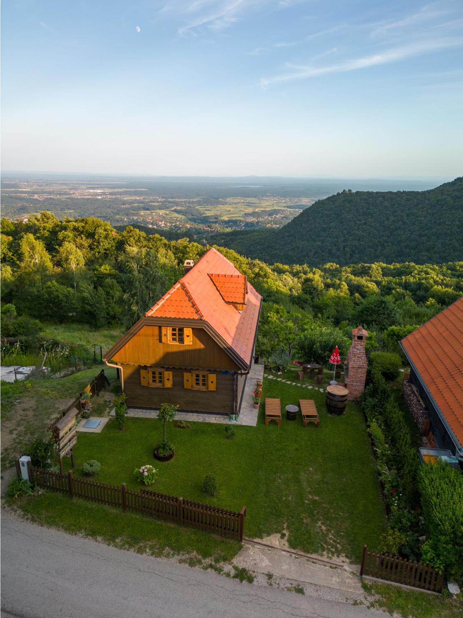 Kuca Za Odmor Poljanica Okicka Villa ยาสเตรบาร์สโก ภายนอก รูปภาพ
